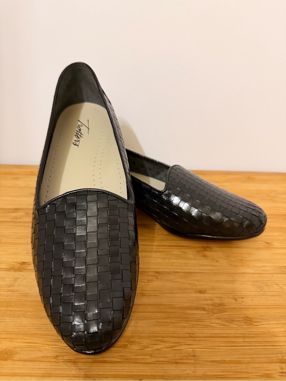 Trotters Men’s Black Woven Slip-On Loafers